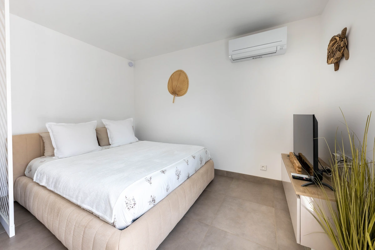 chambre-avec-lit-queen-size-gites-domaine-de-la-chapelle