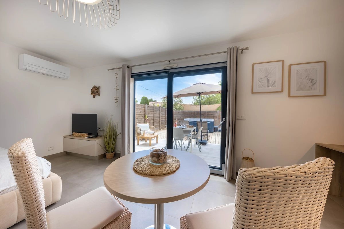 chambre-avec-lit-queen-size-gites-domaine-de-la-chapelle