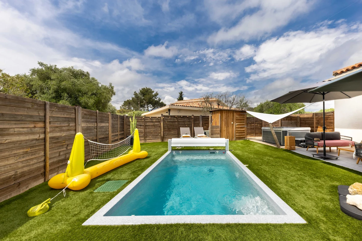 Gîte romantique proche de Cannes avec piscine chauffée Gîte romantique proche de Cannes avec piscine chauffée et jardin privé sur la Côte d’Azur