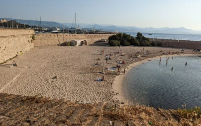 Plages d’Antibes Juan-les-Pins : les plus belles plages à découvrir sur la Côte d’Azur