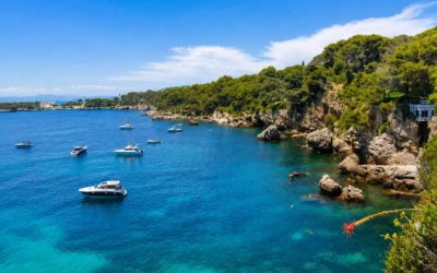 Visiter le Cap d’Antibes : plages, criques, phare et sentier du littoral