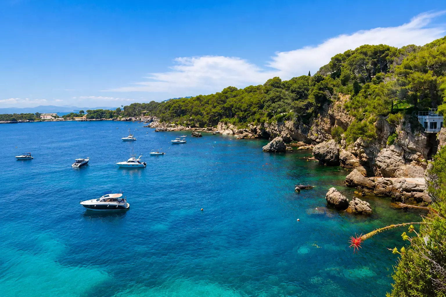 Baie des Milliardaires au Cap d’Antibes sur la Côte d’Azur
