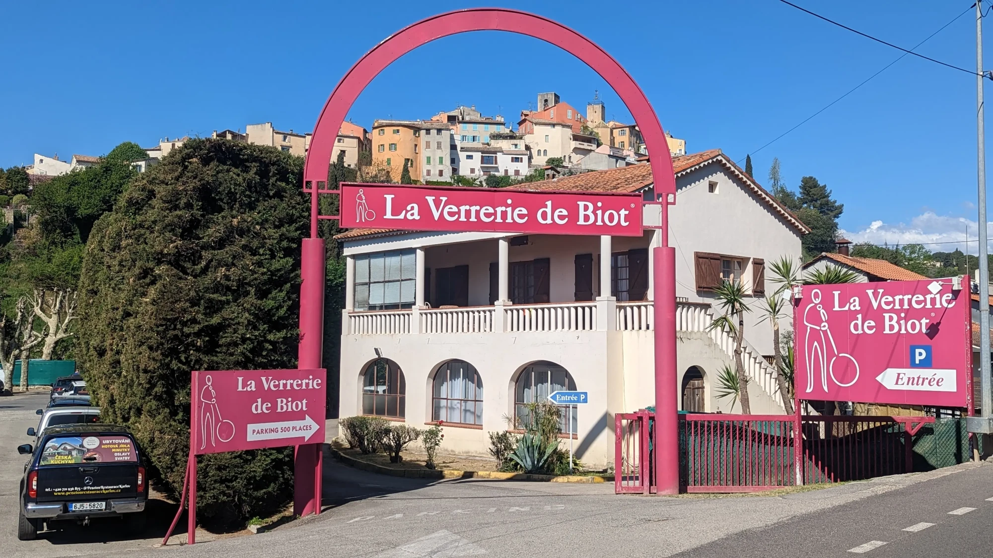 Verrerie de Biot Côte d’Azur Verrerie de Biot sur la Côte d’Azur avec démonstration de soufflage de verre artisanal