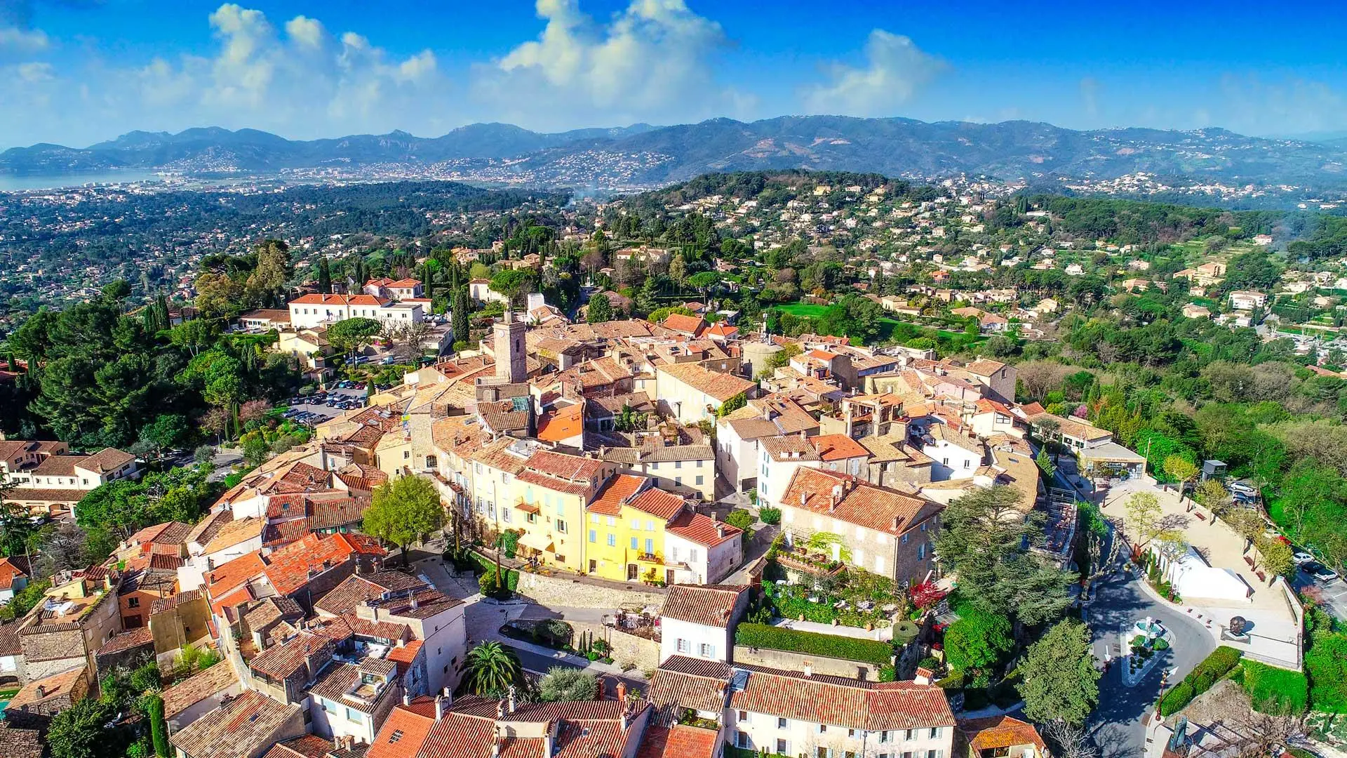 Mougins village Côte d’Azur Mougins village provençal sur la Côte d’Azur entre Cannes et Grasse