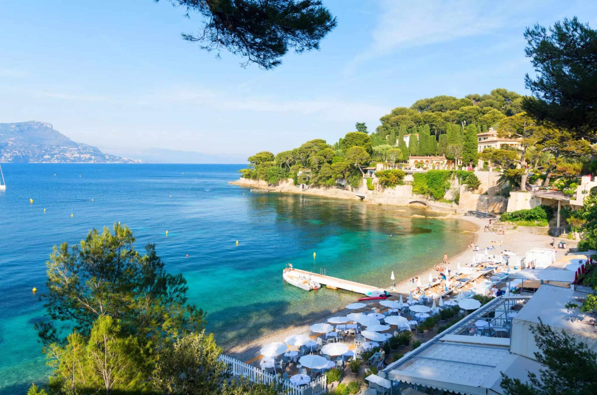 Vue panoramique de la French Riviera au coucher du soleil sur la Côte d’Azur