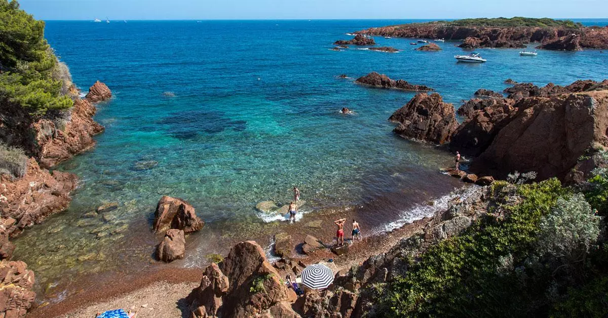 Plus belles plages Côte d’Azur Plages et criques secrètes de la Côte d’Azur aux eaux turquoise