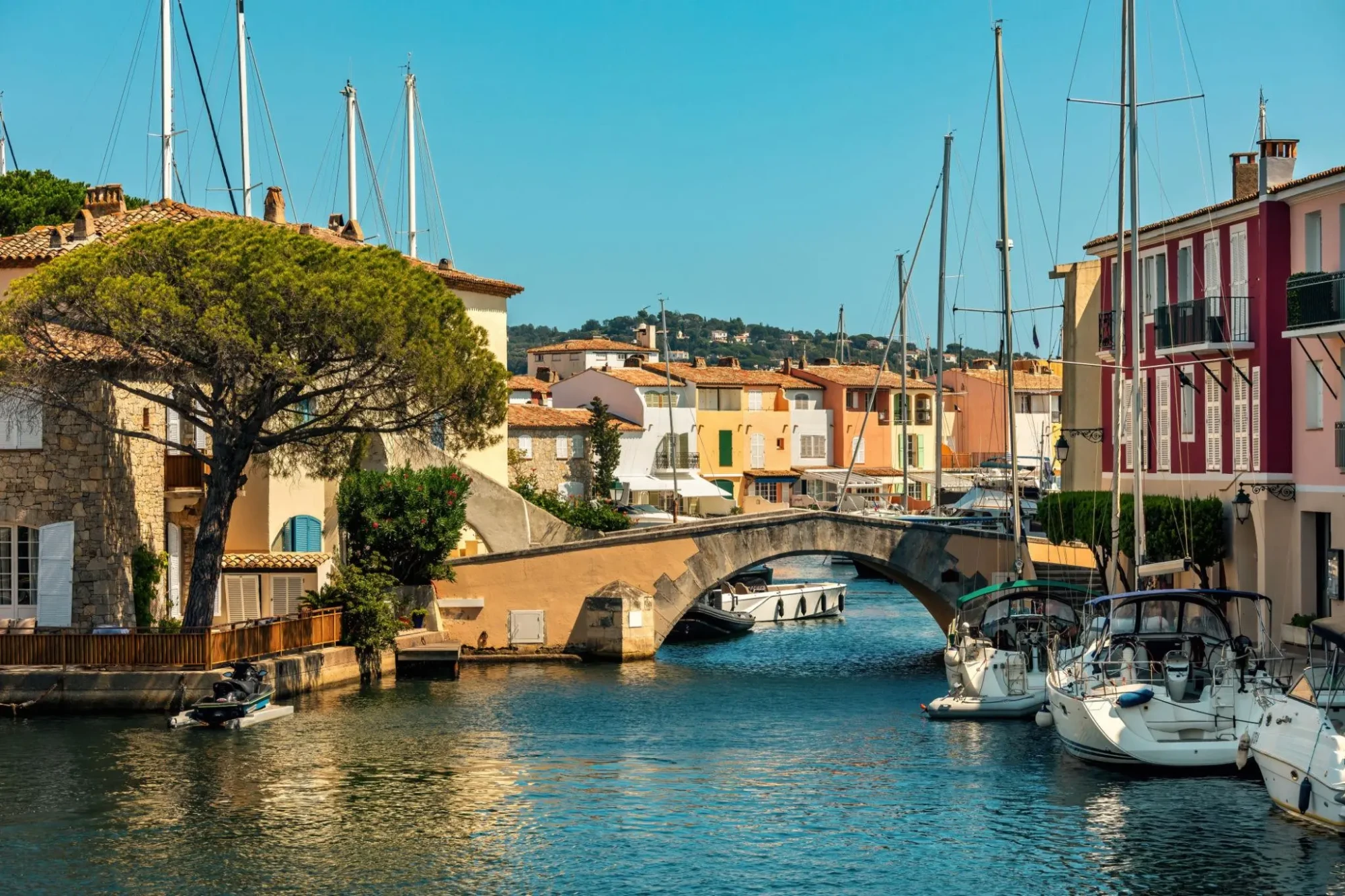 Port Grimaud Côte d’Azur Vue aérienne de Port Grimaud la Venise provençale de la Côte d'Azur