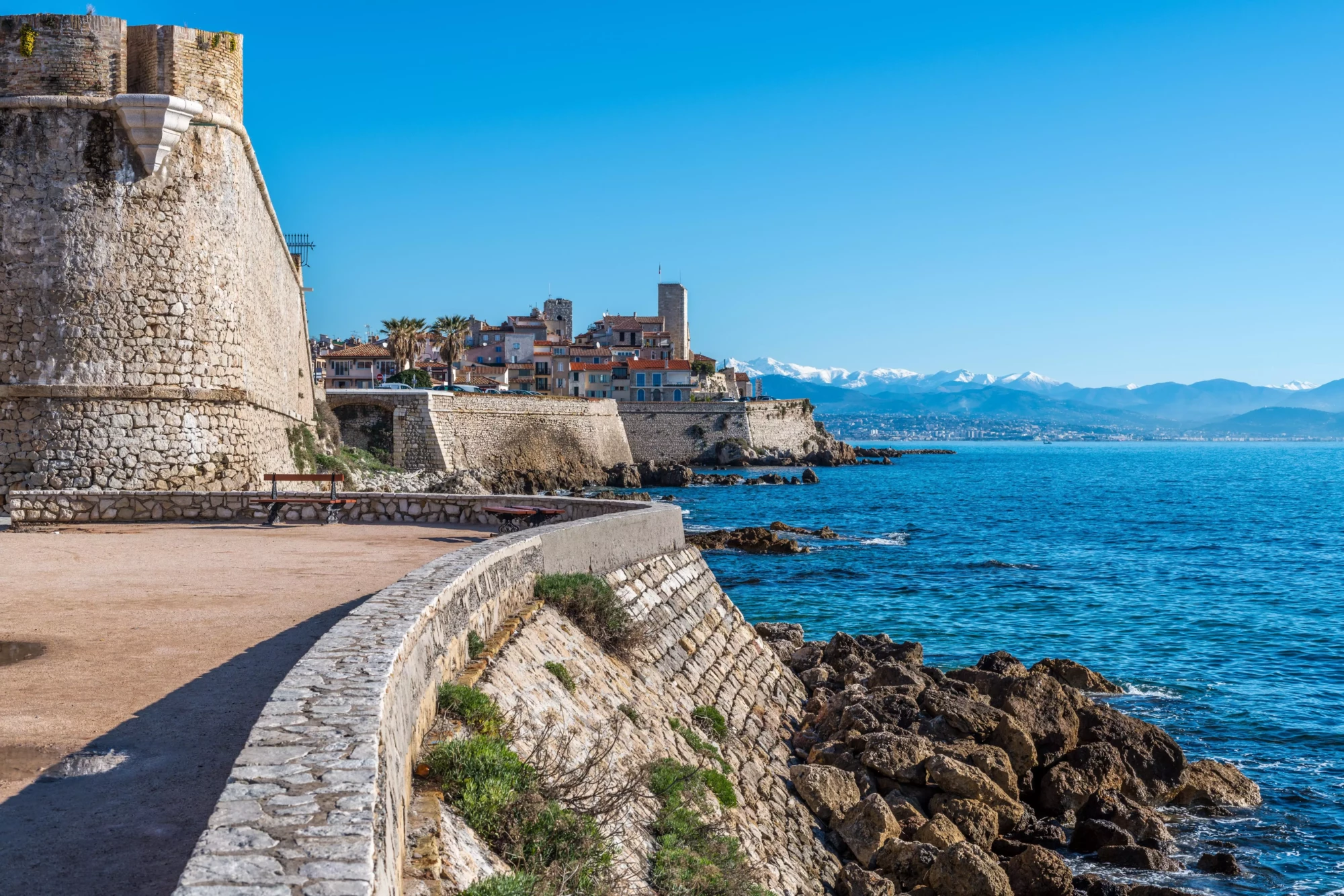 Vieille ville et remparts d’Antibes Remparts et vieille ville d’Antibes sur la Côte d’Azur