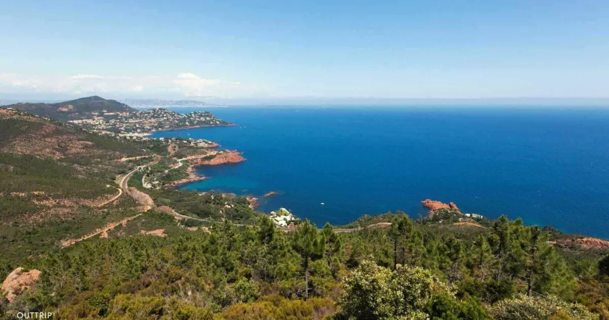 Itinéraire Côte d’Azur mer nature et villages – massif de l’Estérel et littoral Itinéraire Côte d'Azur massif de l'Estérel mer turquoise route panoramique et nature