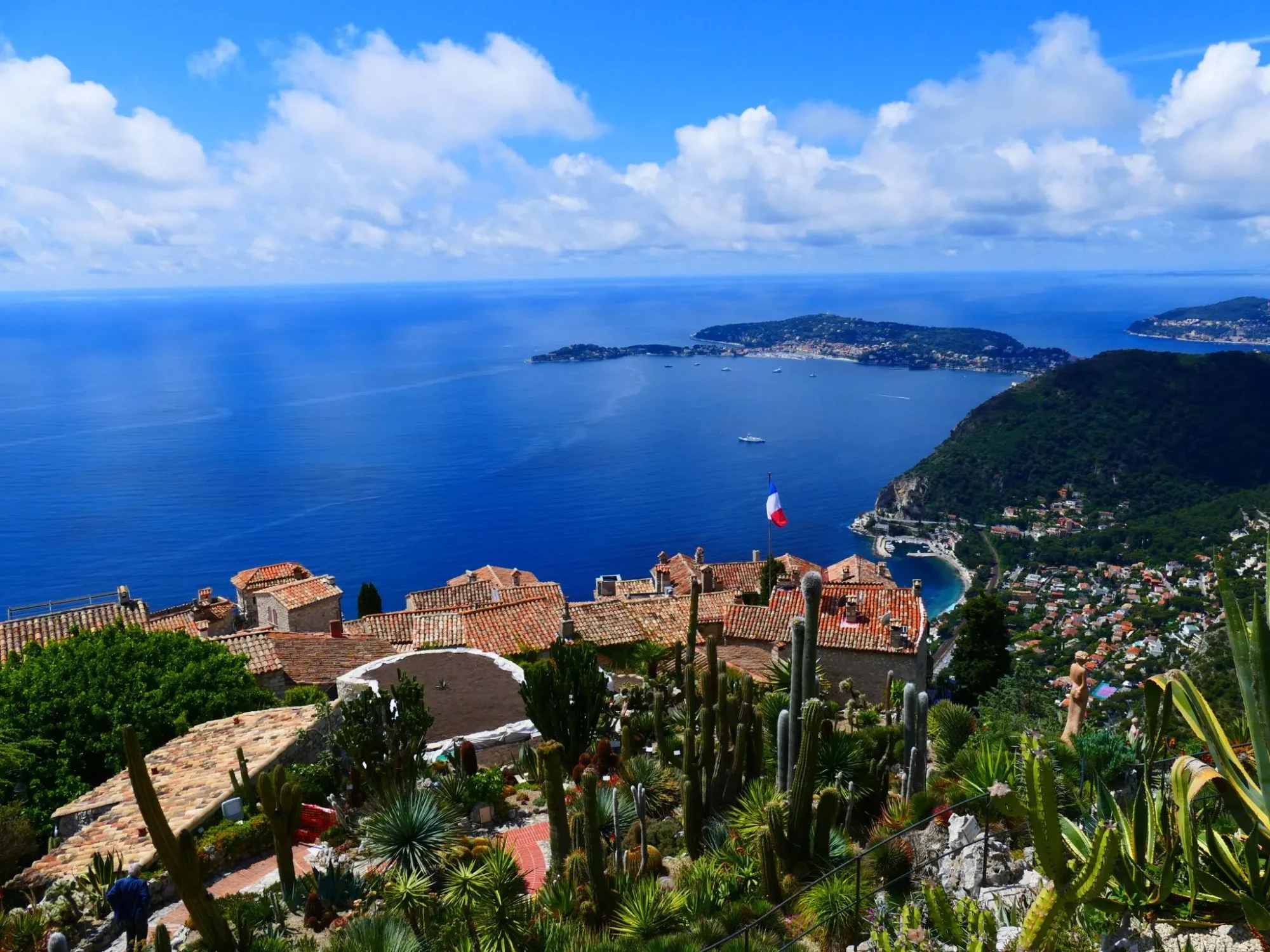 Villages perchés Côte d’Azur Village perché de la Côte d’Azur avec vue sur la Méditerranée