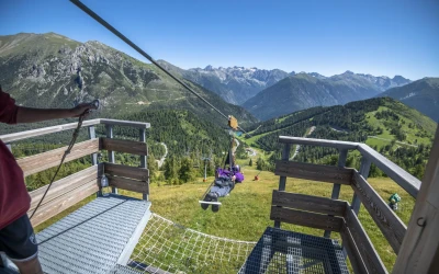 Tyrolienne sur la Côte d’Azur : où voler au-dessus des montagnes ?