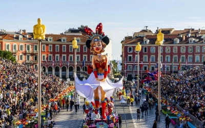 Le Carnaval de Nice : corsos, batailles de fleurs et chars géants