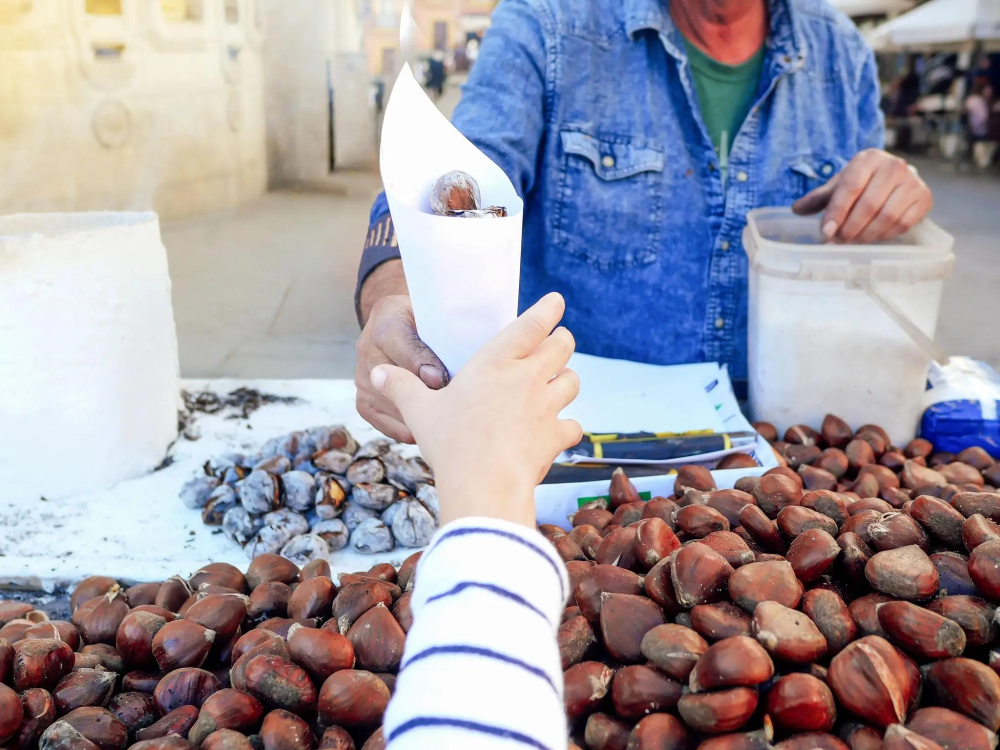 La Fête de la Châtaigne à Cagnes-sur-Mer Châtaignes grillées lors de la Fête de la Châtaigne à Cagnes-sur-Mer