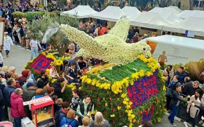 La Fête des Violettes de Tourrettes-sur-Loup : corso fleuri et bataille de fleurs