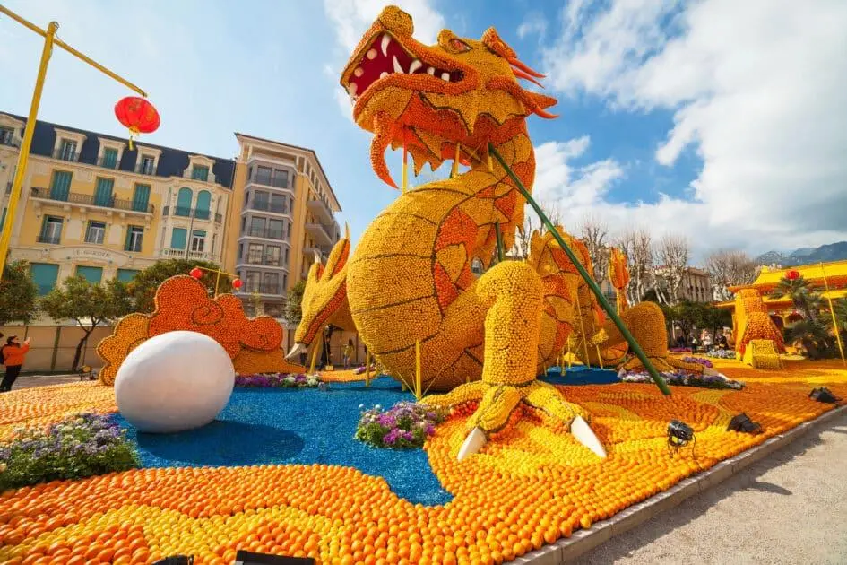 La Fête du Citron à Menton, jardins Biovès Sculpture géante en citrons et oranges dans les jardins Biovès lors de la Fête du Citron à Menton