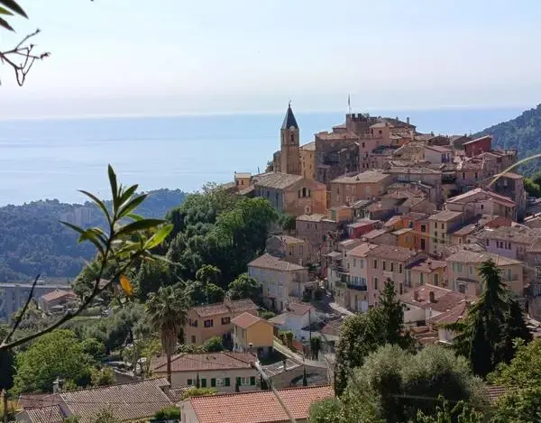 Ruelles voûtées du village médiéval de Gorbio, arrière-pays de Menton
